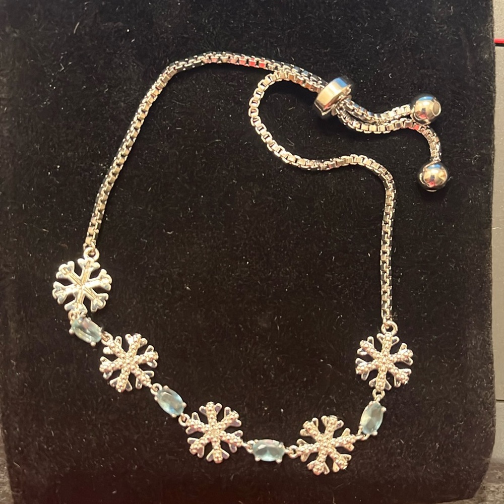 NWT Macys Fine Jewelry, snowflake bracelet